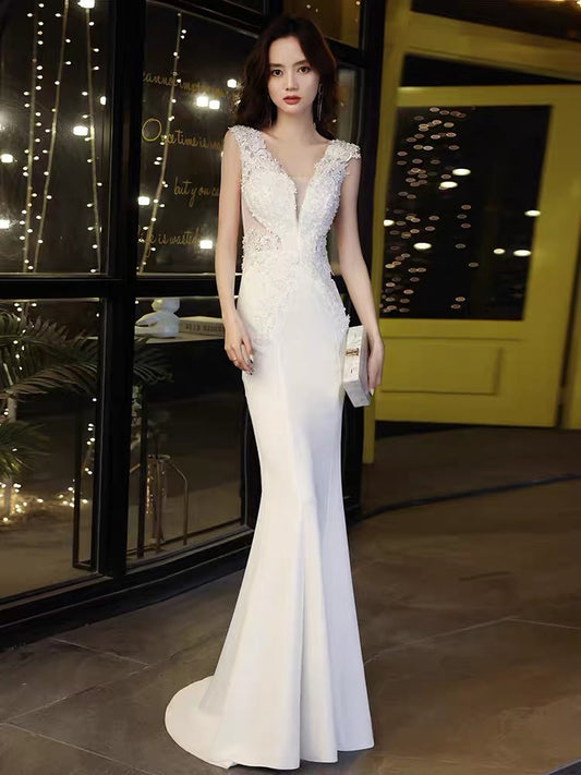 3-jfy7 (着丈 サイズオーダー可能) マーメイドドレス ロングドレス ノースリーブドレス スリットドレス オーダーメイド 高級ドレス ホワイトドレス フォーマルドレス パーティードレス 結婚式 演奏会 二次会 ナイトテラス 都会夜景 ビジュー 上質素材 曲線美 美シルエット 大人女性 気品 透明感 純白 主役級存在感 日本人女性 (ホワイト)