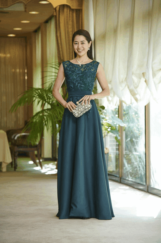 n20013 Aラインドレス (着丈 サイズオーダー可能) オーダーメイド ロングドレス ノースリーブドレス Vネックデザイン 上質サテン 微光沢素材 ウエスト切替 美シルエット クラシックホテル ラウンジ 自然光 気品 透明感 大人女性 知的エレガンス ラグジュアリー フォーマル 結婚式 演奏会 パーティー 特別な夜 (グリーン)XS S M L XL XXL XXXL