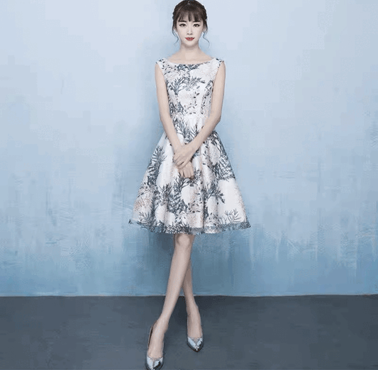 3-667 (着丈 サイズオーダー可能) Aラインドレス オーダーメイド フレアドレス ノースリーブドレス ミニドレス フォーマルドレス パーティードレス 二次会 演奏会用 高級ドレス ラグジュアリー フラワー刺繍 レース素材 立体装飾 透明感 軽やかシルエット 美脚効果 ナイトテラス シティ夜景 夕景ライティング 大人女性 気品 洗練 主役級 楽天市場人気 (シルバー)XS S M L XL XXL XXXL