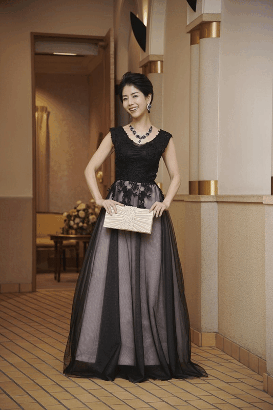 n2017 (着丈 サイズオーダー可能) Aラインドレス ロングドレス ノースリーブドレス オーダーメイド 高級 ブラック シアードレス チュール シフォン 透明感 重なりドレープ 美ウエスト 縦長効果 気品 クラシック ホテル大階段 シャンデリア光 特別な夜 日本人女性 (ブラック)XS S M L XL XXL XXXL