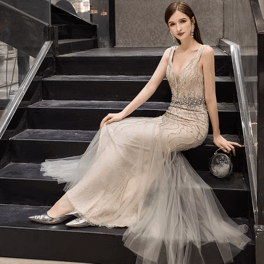 豪華オールビジュードレス apolena (着丈 サイズオーダー可能) マーメイドドレス ロングドレス オーダーメイド ベージュ シャンパン シルバー ビジュー スパンコール ノースリーブ 曲線美 強調 縦ライン美 細見えシルエット 気品 艶感 大人女性 女優佇まい ホテルロビー シャンデリア 夜会 晩餐会 フォーマル ラグジュアリードレス (ベージュ)XS S M L XL XXL XXXL