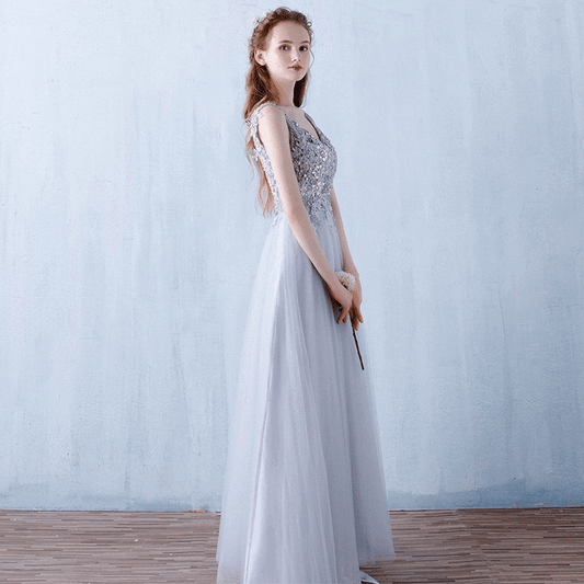leone (着丈 サイズオーダー可能) Aラインドレス ロングドレス ノースリーブドレス オーダーメイド 高級 チュール サテン レース ビジュー刺繍 デコルテ美 縦ライン 美シルエット 透明感 気品 クラシカルラグジュアリー 大階段 シャンデリア ホテル空間 夜景 晩餐会 ガラディナー パーティー 日本人女性 凛とした佇まい 永遠に残る瞬間 (グレー)XS S M L XL XXL XXXL