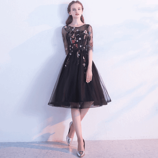 leon (着丈 サイズオーダー可能) Aラインドレス フィッシュテールドレス ノースリーブドレス オーダーメイド 高級 レース 刺繍 フラワーモチーフ 立体装飾 ミモレ丈 フレアシルエット 美脚効果 透明感 気品 フレンチエレガンス スタジオ光 清楚モード パーティー 二次会 発表会 日本人女性 可憐な佇まい 印象的な一瞬 (ネイビー)XS S M L XL XXL XXXL