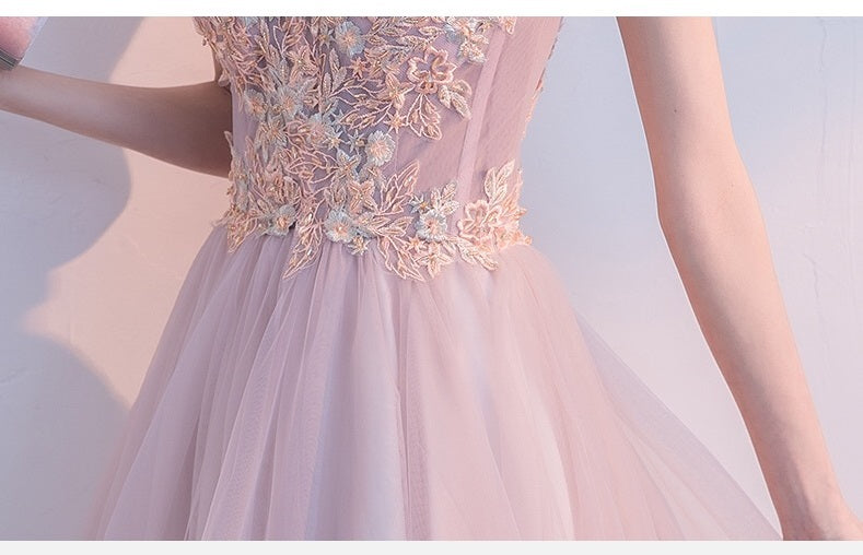 deschanel (着丈 サイズオーダー可能) オーダーメイド ミディドレス Aラインドレス チュールドレス ノースリーブドレス ピンクドレス フォーマルドレス 上質素材 シアーチュール フレアシルエット 軽やかドレープ 高層ホテル ラウンジ空間 窓際光 サンセット 透明感 可憐 気品 大人女性 正装 結婚式 披露宴 二次会 パーティー 高級感 日本人女性向け (ピンク)XS S M L XL XXL XXXL