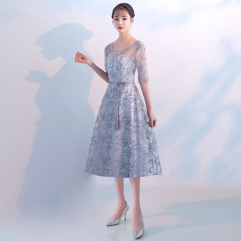 olga レースドレス (着丈 サイズオーダー可能) オーダーメイド ロングドレス Aラインドレス アイスブルードレス 総レース刺繍 ハーフスリーブ 体型補整 透明感 美シルエット 上質素材 静かな華やぎ 特別な夜 ホテルディナー (シルバー)