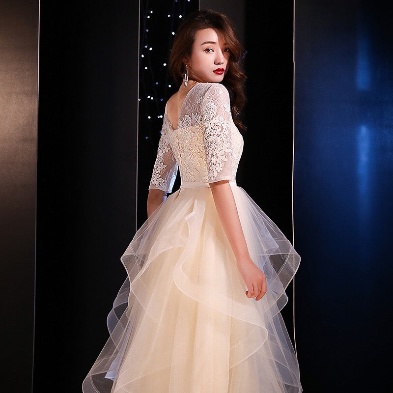 Rauni Aラインドレス (着丈 サイズオーダー可能) ロングドレス オフショルダードレス オーダーメイド 高級ドレス ラグジュアリードレス フォーマルドレス パーティードレス イブニングドレス ブラック 黒 チュール シフォン レース調 透け感素材 軽やかドレープ 美シルエット 大人エレガンス 気品 ロマンティック 静かな色気 ホテル階段 シャンデリア 夜の光 特別な夜 主役級 楽天人気 写真映え (ブラック)