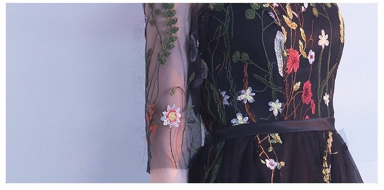 leon (着丈 サイズオーダー可能) Aラインドレス フィッシュテールドレス ノースリーブドレス オーダーメイド 高級 レース 刺繍 フラワーモチーフ 立体装飾 ミモレ丈 フレアシルエット 美脚効果 透明感 気品 フレンチエレガンス スタジオ光 清楚モード パーティー 二次会 発表会 日本人女性 可憐な佇まい 印象的な一瞬 (ネイビー)XS S M L XL XXL XXXL