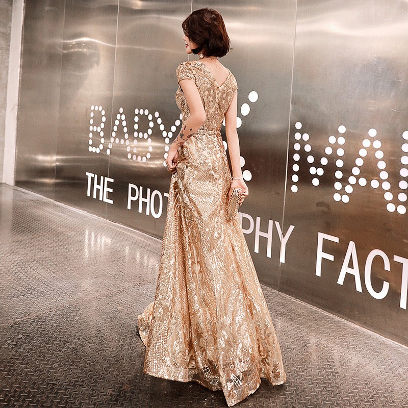 raita (着丈 サイズオーダー可能) ロングドレス Aラインドレス スパンコールドレス オーダーメイド イブニングドレス パーティードレス フォーマルドレス ホテルウエディング ゴールドドレス ビジュー 煌めき 繊細刺繍 上質素材 美シルエット 縦ライン強調 大人女性 気品 高級感 優雅 洗練 階段ポージング 夕陽 差し込む光 特別な夜 主役級 存在感 写真映え (ゴールド)XS S M L XL XXL XXXL