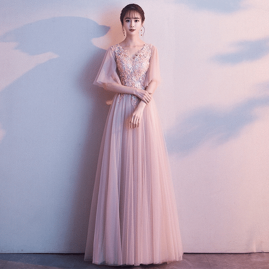 roine (着丈 サイズオーダー可能) オーダーメイド Aラインドレス ロングドレス ノースリーブドレス ピンクドレス チュールドレス レースドレス フォーマルドレス 高級ドレス 上質素材 透明感 可憐 気品 大人女性 美シルエット 体型補整 柔光 スタジオ空間 優美な佇まい 結婚式 二次会 演奏会 特別な夜 ラグジュアリー (ピンク)XS S M L XL XXL XXXL