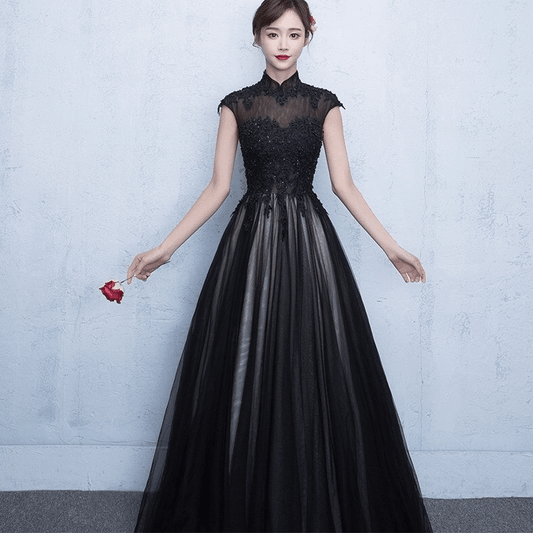 Elise ドレス オーダーメイド (着丈 サイズオーダー可能) ブラックロングドレス Aラインドレス スタンドカラードレス レースシアードレス パーティードレス 結婚式 ワンピース ロング丈 袖あり レース 体型カバー お呼ばれ 二次会 披露宴 20代 30代 40代 大きいサイズ 高級感 美シルエット 東洋エレガンス 夜の気品 クラシックモダン 演奏会ドレス レッドカーペット映え フォトジェニック 上質素材 妖艶さと透明感の融合 (ブラック)XS S M L XL XXL XXXL