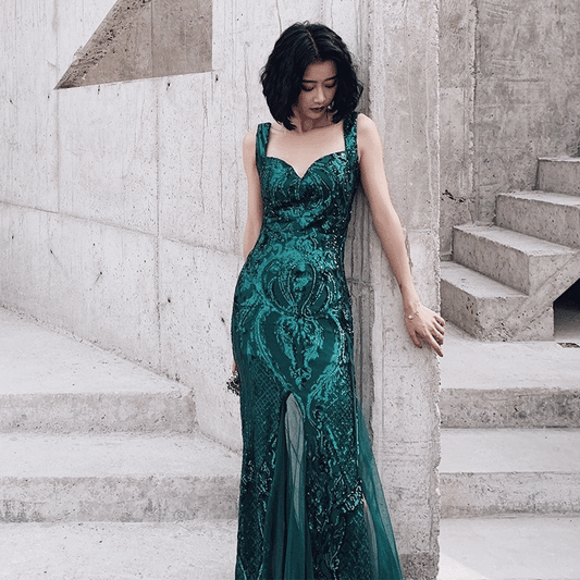 astrid (着丈 サイズオーダー可能) ロングドレス オーダーメイド Aラインドレス 高級ドレス パーティードレス フォーマルドレス グリーンドレス ノースリーブドレス スパンコールドレス Vネック 美シルエット 気品 透明感 日本人女性 ホテルレストラン 夜景照明 大人の余裕 楽天市場人気 結婚式 演奏会 ガラディナー 特別な夜 (グリーン)XS S M L XL XXL XXXL