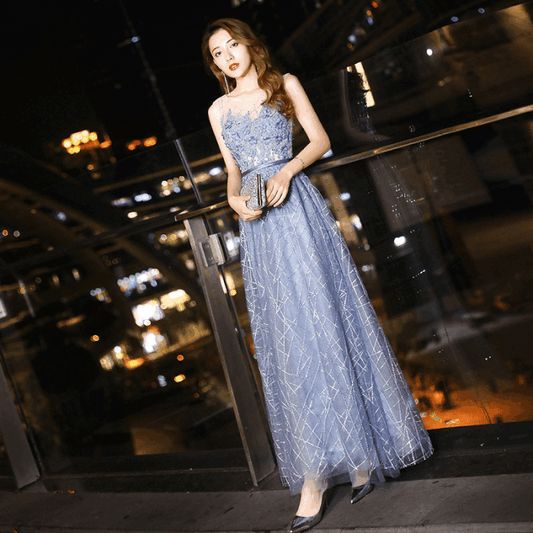 hilma Aラインドレス (着丈 サイズオーダー可能) オーダーメイド ロングドレス ブルー ビジュー 刺繍 チュール ノースリーブ ホテル階段 夜景ライティング 縦ライン 美シルエット 細見え 気品 透明感 大人の余裕 日本人女性 パーティー 晩餐会 記念日 フォーマル ラグジュアリードレス (グレー)XS S M L XL XXL XXXL