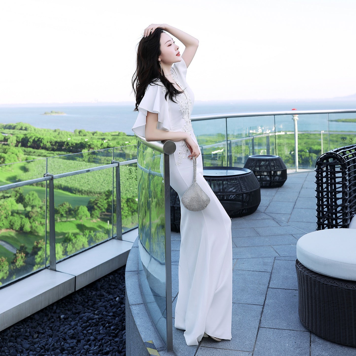 2-carino (着丈 サイズオーダー可能) オーダーメイド マーメイドドレス ロングドレス レッドドレス ノースリーブドレス フォーマルドレス 上質素材 ディープレッド 縦ライン強調 美シルエット クラシックホテル 大階段 赤絨毯 シャンデリア光 気品 色香 大人女性 正装 結婚式 披露宴 演奏会 晩餐会 パーティー 高級感 日本人女性向け （レッド）XS S M L XL XXL XXXL