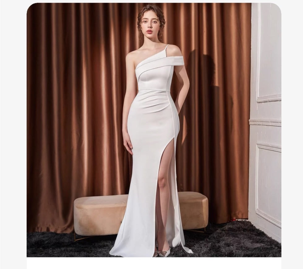 3-66488 (着丈 サイズオーダー可能) マーメイドドレス オーダーメイド ロングドレス スリットドレス ノースリーブドレス レッドドレス フォーマルドレス パーティードレス 結婚式 二次会 演奏会用 高級ドレス ラグジュアリー サテン素材 艶感 美ボディライン 縦長効果 ホテル空間 窓際ポージング 夕景ライティング 大人女性 気品 色香 主役級 楽天市場人気 （レッド）XS S M L XL XXL XXXL