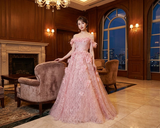 Juan Aラインドレス (着丈 サイズオーダー可能) ロングドレス オーダーメイド ノースリーブドレス レース ビジュー 刺繍 チュール 繊細素材 高級ドレス ラグジュアリー パーティードレス 結婚式 披露宴 演奏会 クラシカルホテル 夜のラウンジ 間接照明 静謐な光 気品 透明感 大人の余裕 日本人女性 体型美 シルエット美 特別な夜 主役級存在感 （ピンク）