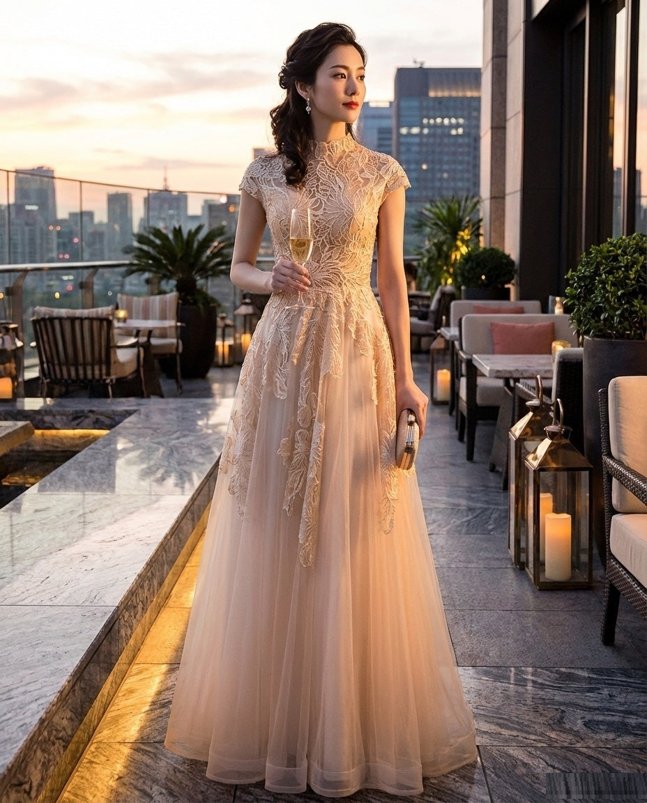 Adele オーダーメイド (着丈 サイズオーダー可能) ロングドレス Aラインドレス ノースリーブドレス チュールドレス ベージュドレス ビジュー刺繍 フラワーモチーフ シアー素材 レイヤードスカート 体型補整 美シルエット 上質素材 高級感 気品 透明感 大人女性 日本人女性 クラシックホテル シャンデリア 夜景 フォーマル パーティー 演奏会 特別な夜 写真映え （ベージュ）