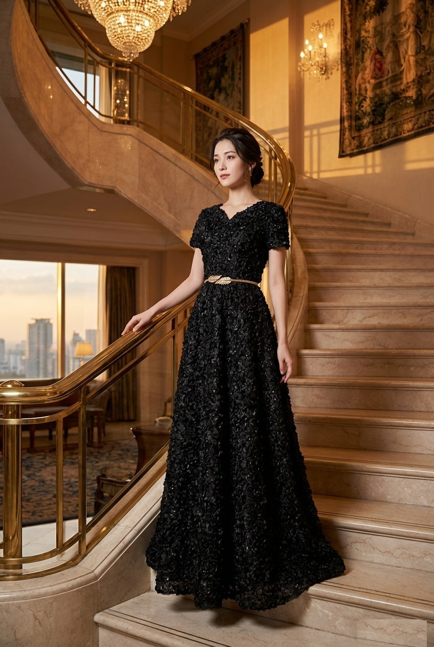 Liia ロングドレス (着丈 サイズオーダー可能) オーダーメイド Aラインドレス パーティードレス フォーマルドレス 結婚式ドレス 総レースドレス ピンクドレス 高級ドレス 華やか 大人女性 ラグジュアリーホテル 大階段 シャンデリア光 気品 美シルエット 特別な一日 （ピンク）