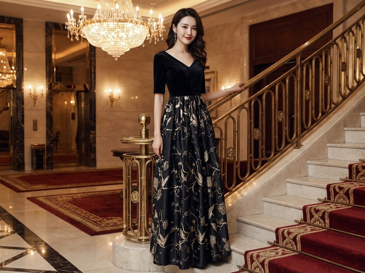 amelita (着丈 サイズオーダー可能) Aラインドレス ロングドレス オーダーメイド ブラック ベルベットトップ フロッキーフラワー ゴールド刺繍 シアー素材 高級感 重厚感 縦ライン美 細見えシルエット 気品 女優オーラ クラシックエレガンス 大人女性 モデル佇まい ホテル大階段 シャンデリア 夜会 晩餐会 フォーマル ラグジュアリードレス （ブラック）XS S M L XL XXL XXXL