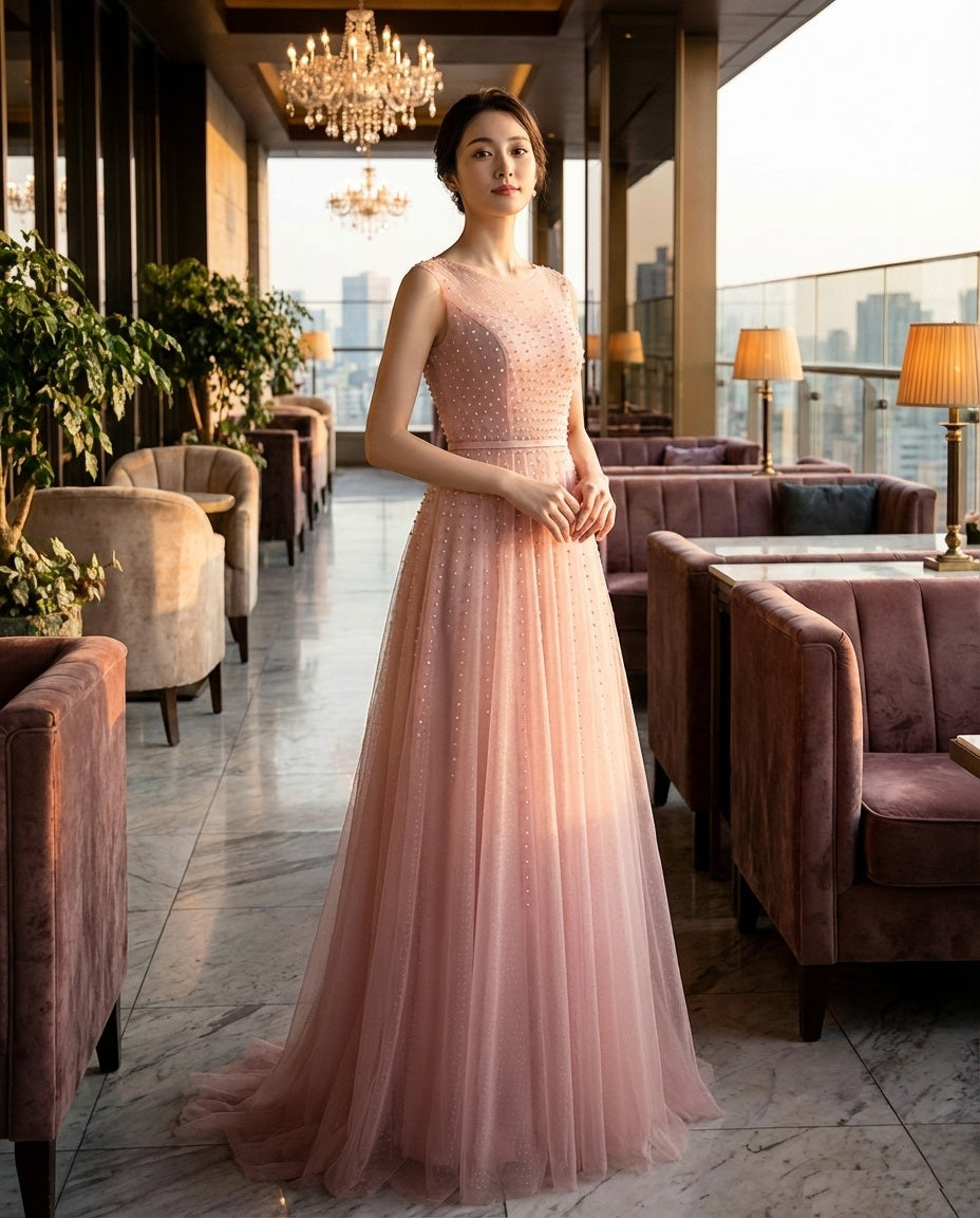 alician ロングドレス （着丈 サイズオーダー可能） オーダーメイド Aラインドレス ノースリーブドレス チュール レース ビジュー 繊細装飾 立体裁断 柔光シルエット 体型補整 上品 透明感 大人可憐 ホテルラウンジ 夕景光 特別な夜 披露宴 二次会 演奏会 フォーマル 高級感 日本人女性 映える 一点物 （ピンク）