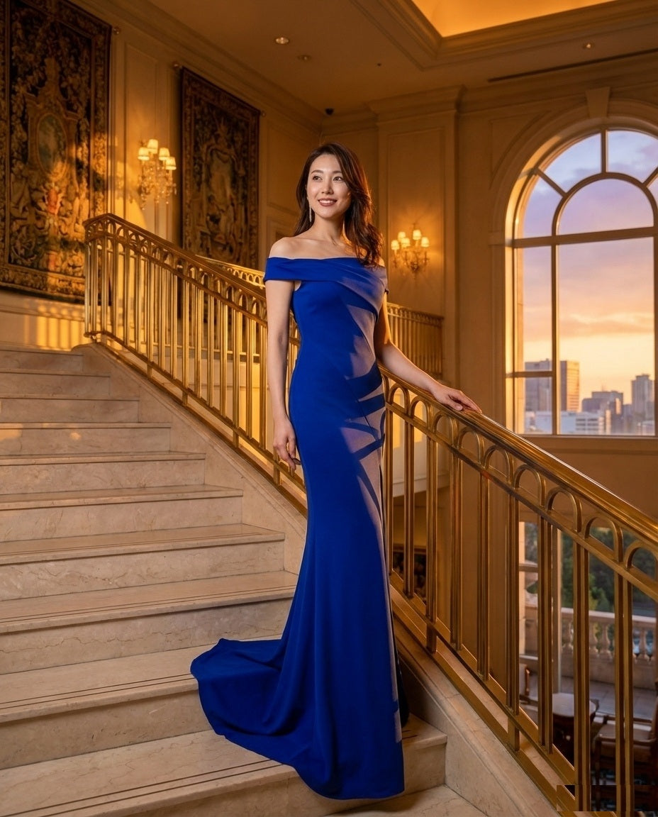 Elara (着丈 サイズオーダー可能) スリットドレス マーメイドドレス ロングドレス ノースリーブドレス オーダーメイド ブラックドレス 高級ドレス ラグジュアリードレス イブニングドレス パーティードレス 深スリット 美脚強調 上質素材 クラシックホテル 大階段 シャンデリア照明 夜の陰影 曲線美 大人女性 気品 色香 日本人女性体型美 主役級 圧倒的存在感 特別な夜 （ブラック）