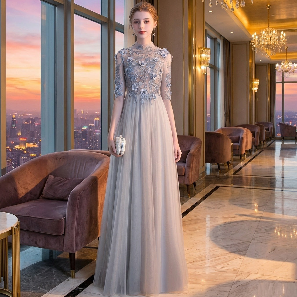 a1314 (着丈 サイズオーダー可能) Aラインドレス ロングドレス オーダーメイド 水色 ノースリーブ シフォン素材 エアリー 揺れ感 縦ライン美 細見えシルエット 透明感 気品 清楚 大人女性 静かな美しさ モデル佇まい 自然光 スタジオ空間 特別な一日 フォーマル パーティー 発表会 上質ラグジュアリードレス （グレー）XS S M L XL XXL XXXL