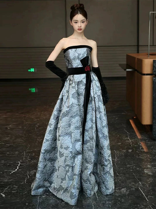 #398832 (着丈 サイズオーダー可能) Aラインドレス ロングドレス ベアトップドレス オーダーメイド 高級ドレス グレードレス フォーマルドレス パーティードレス 結婚式 演奏会 二次会 ホテルテラス 夜景 ジャカード 立体柄 上質素材 ボリュームスカート 美シルエット 大人女性 気品 透明感 格調高雅 日本人女性 主役級存在感（ブルー）