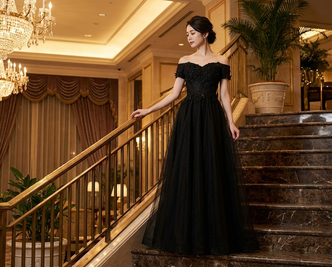 madison (着丈 サイズオーダー可能) オーダーメイド Aラインドレス ロングドレス オフショルダードレス 高級ドレス ブラックドレス パーティードレス イブニングドレス フォーマル ホテルパーティー 演奏会 発表会 上質サテン マット質感 美フレアシルエット ウエスト細見え 体型カバー 大人女性 気品 静かな色気 階段ポージング シャンデリア照明 夜のホテル 特別な夜 主役級存在感 楽天人気対策 （ブラック）XS S M L XL XXL XXXL