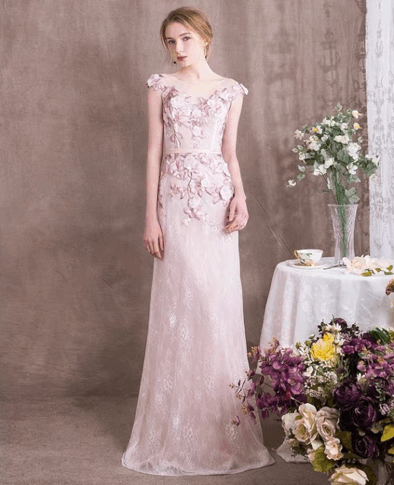 結婚式ドレスのAラインミモレ丈にレースを添えて上品に 結婚式ドレスのAラインミモレ丈にレースを添えて上品に